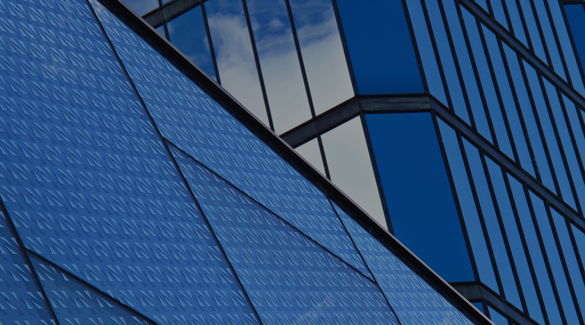 Erser, endüstriyel çözümlerinde yenilikçi yaklaşımıyla tekstil kaplamaları, yapışkanlı süngerler, medikal fix bant, hotmelt laminasyon, PSA kaplama ve yapışkanlı tela üretiminde güvenilir bir partnerdir. Geniş ürün yelpazemiz, kalite belgelerimiz ve teknik destek hizmetlerimizle farklı sektörlerin ihtiyaçlarına profesyonel çözümler sunuyoruz.